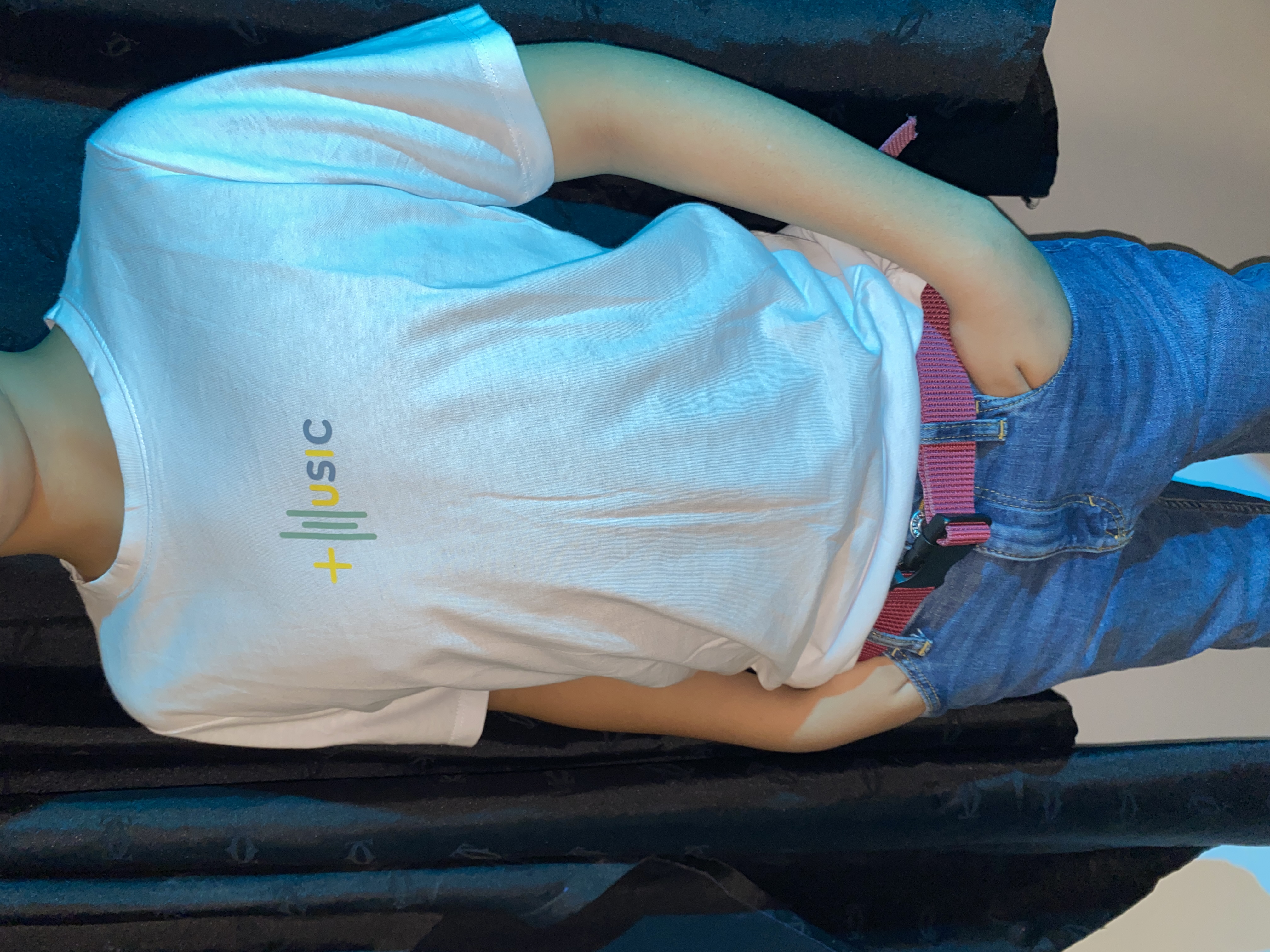 sueter +music blanco